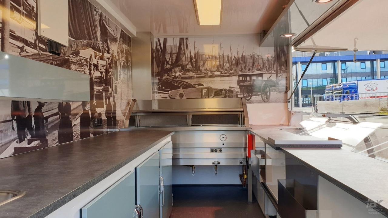 Binnenkant van een verkoopwagen voor vis