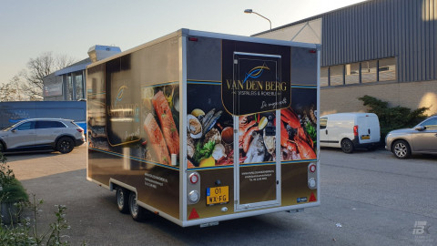 Achteraanzicht van een aanhangwagen voor vis