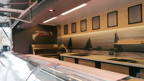 Binnenkant van een verkoopwagen voor vis