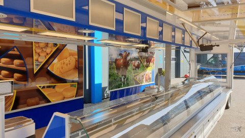 Binnenkant van een smalle aanhangwagen voor kaas