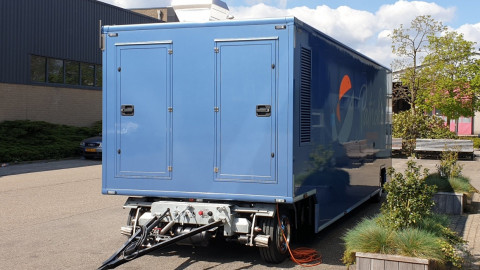Vooraanzicht van een aanhangwagen voor vis