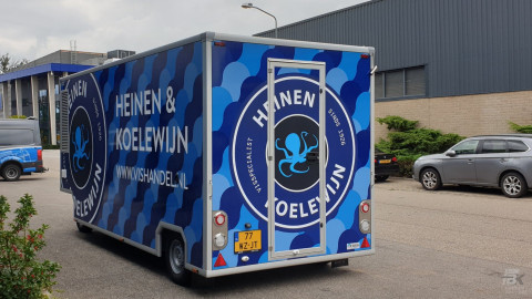 Achteraanzicht van een aanhangwagen voor vis