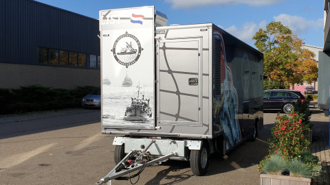 Vooraanzicht van een aanhangwagen voor vis