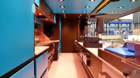 Binnenkant van een verkoopwagen voor vis