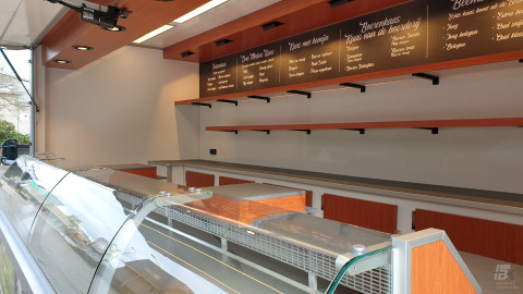 Binnenkant van een verkoopwagen voor kaas