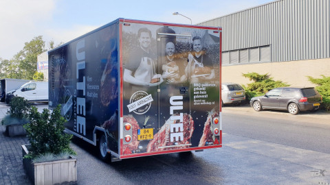Achteraanzicht van een aanhangwagen voor vlees
