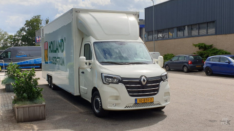 Vooraanzicht van een verkoopwagen voor kaas