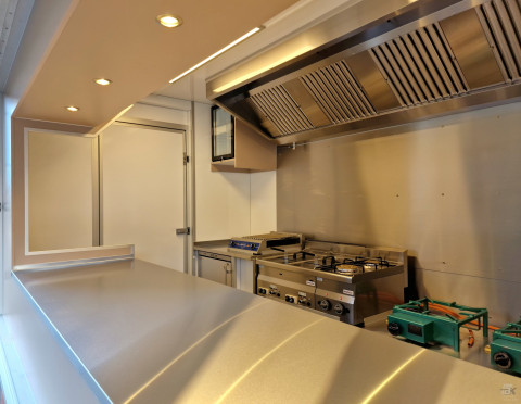 Binnenkant van een verkoopwagen voor streetfood