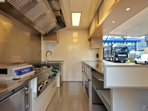 Binnenkant van een verkoopwagen voor streetfood