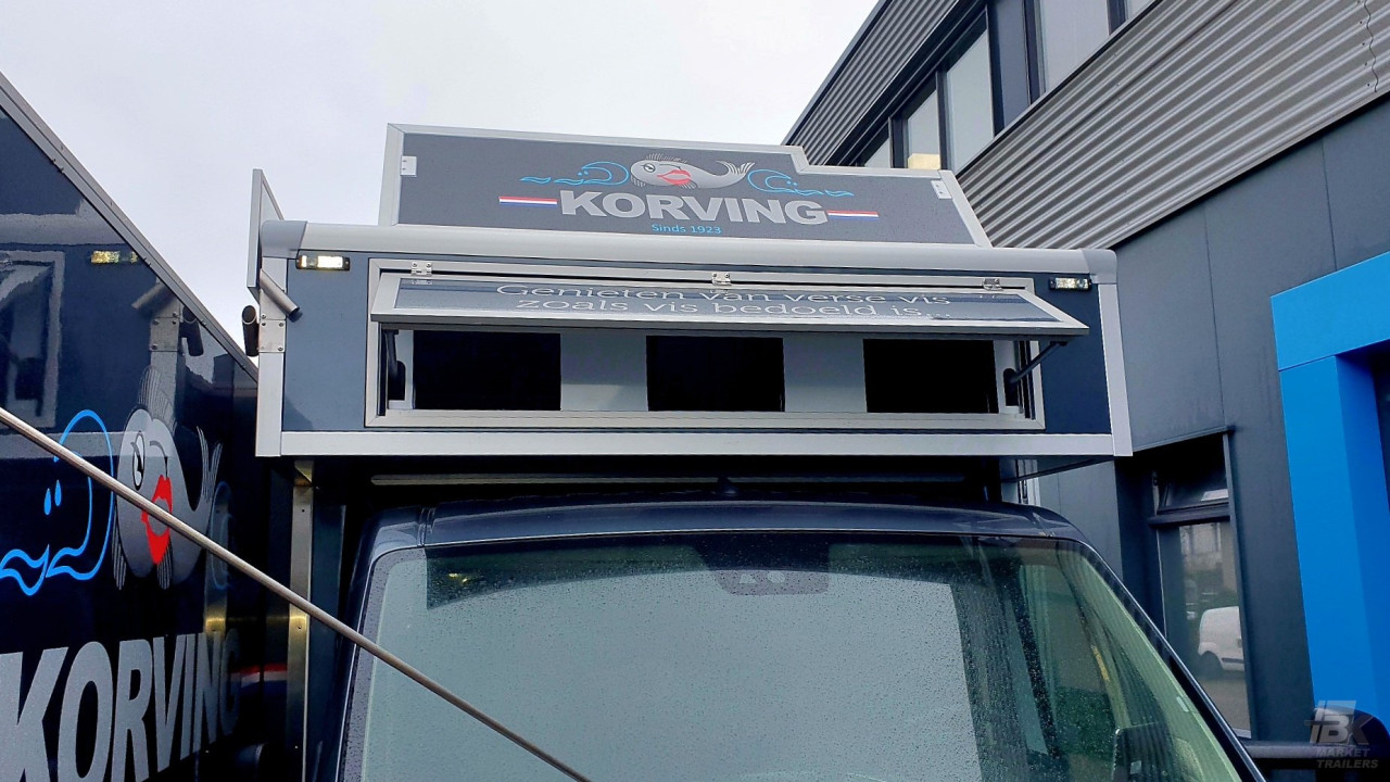 Detail aan de buitenkant van een verkoopwagen voor vis