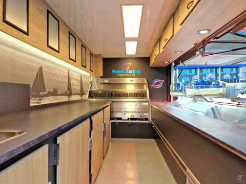 Binnenkant van een verkoopwagen voor vis