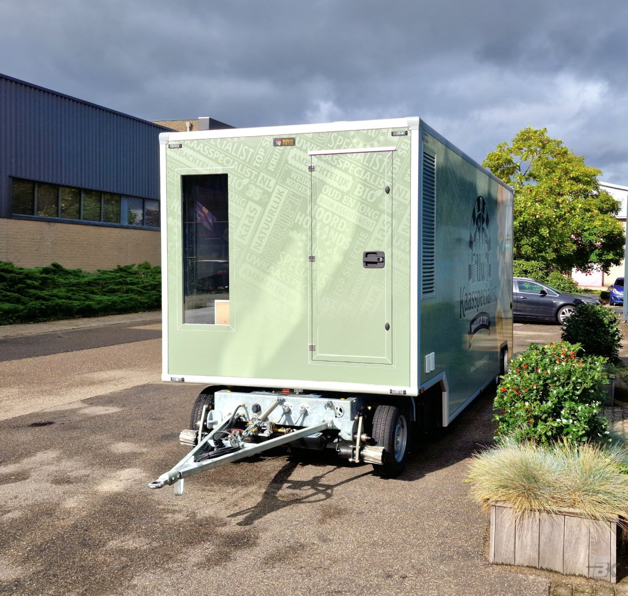 Vooraanzicht van een aanhangwagen voor kaas