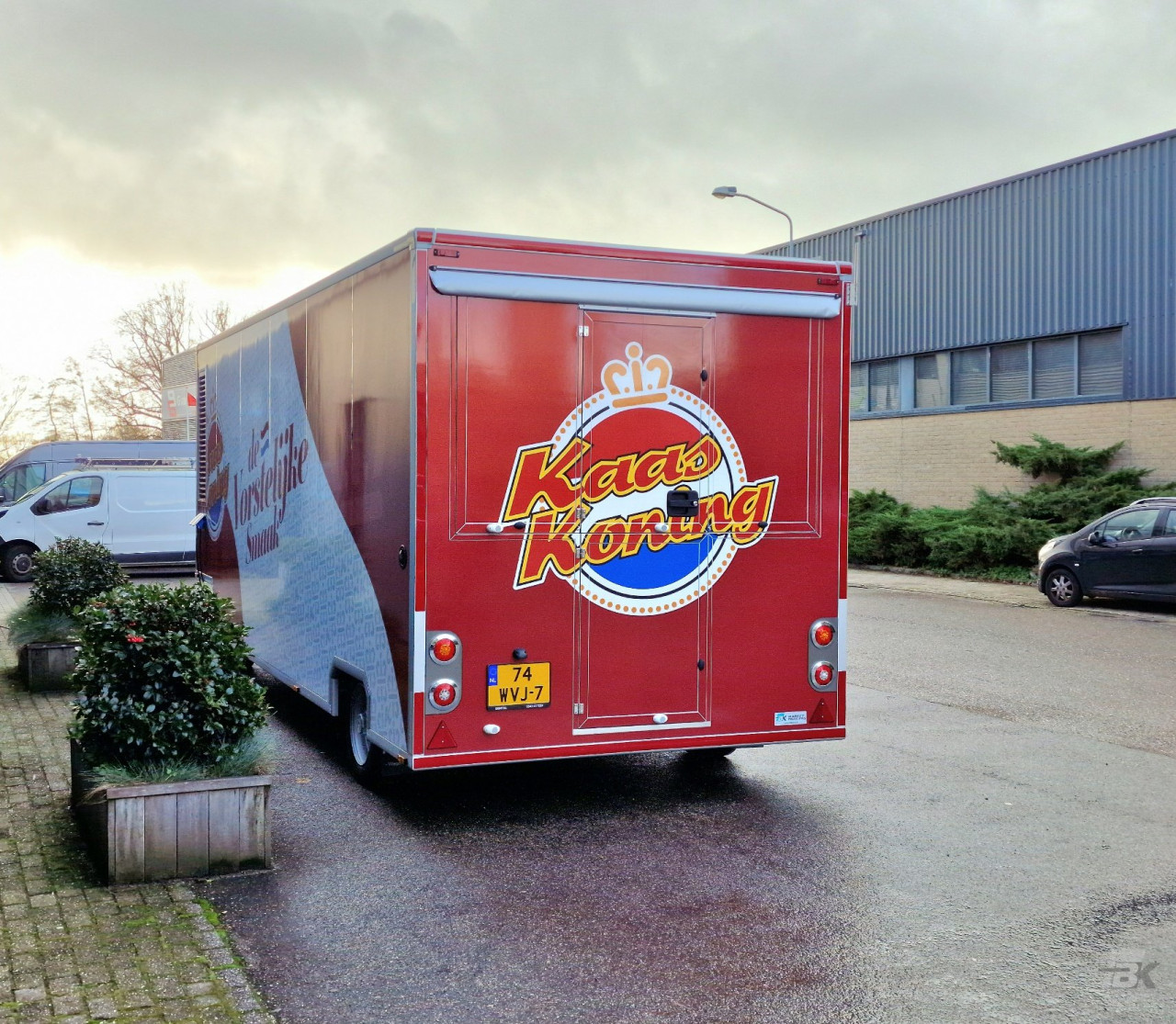 Achteraanzicht van een aanhangwagen voor kaas