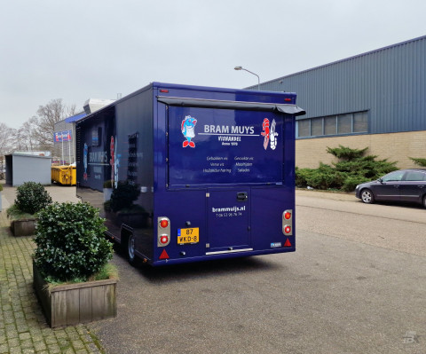 Achteraanzicht van een aanhangwagen voor vis