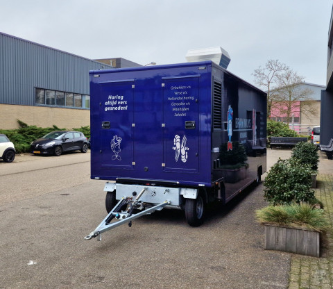 Vooraanzicht van een aanhangwagen voor vis
