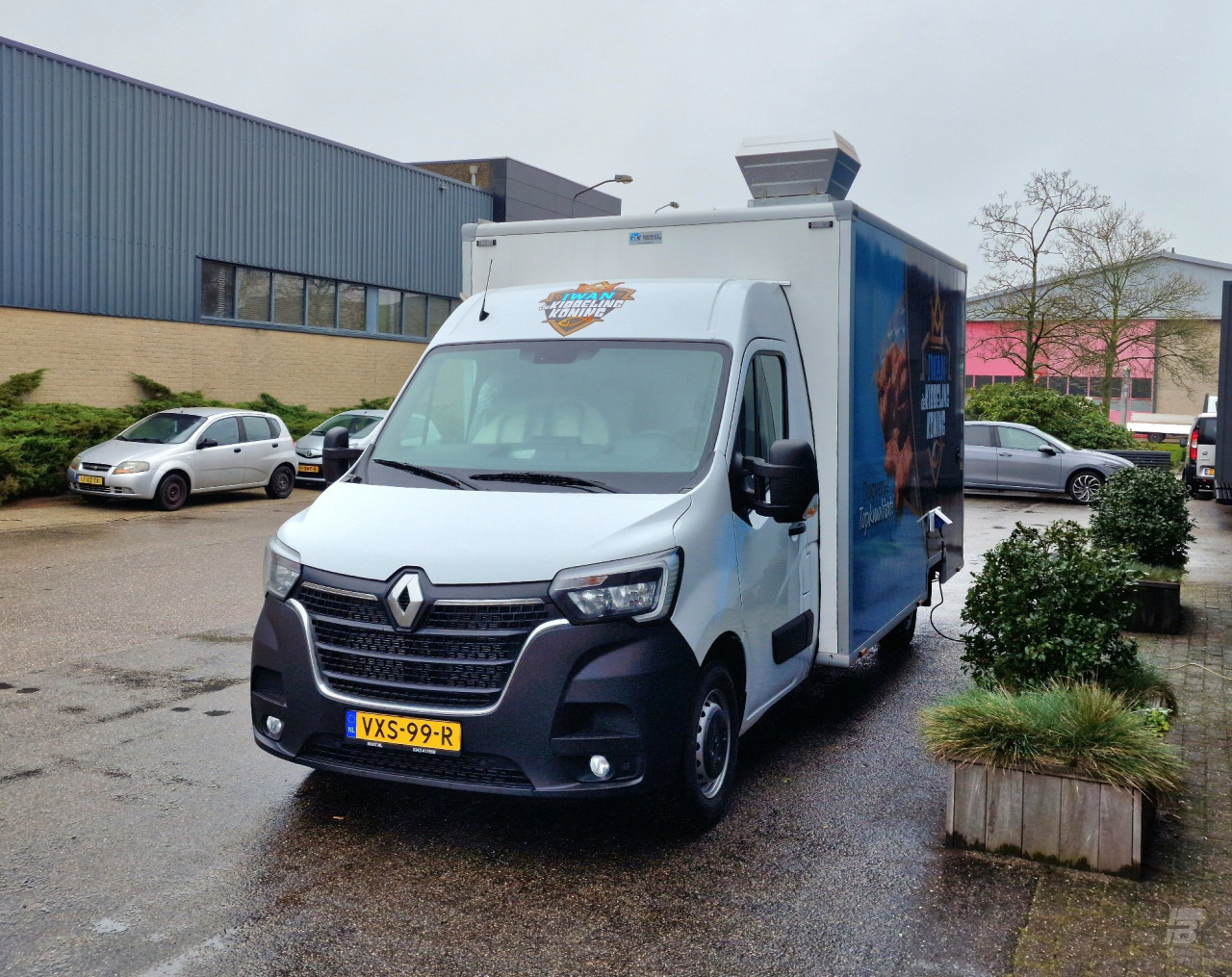 Vooraanzicht van een verkoopwagen voor vis