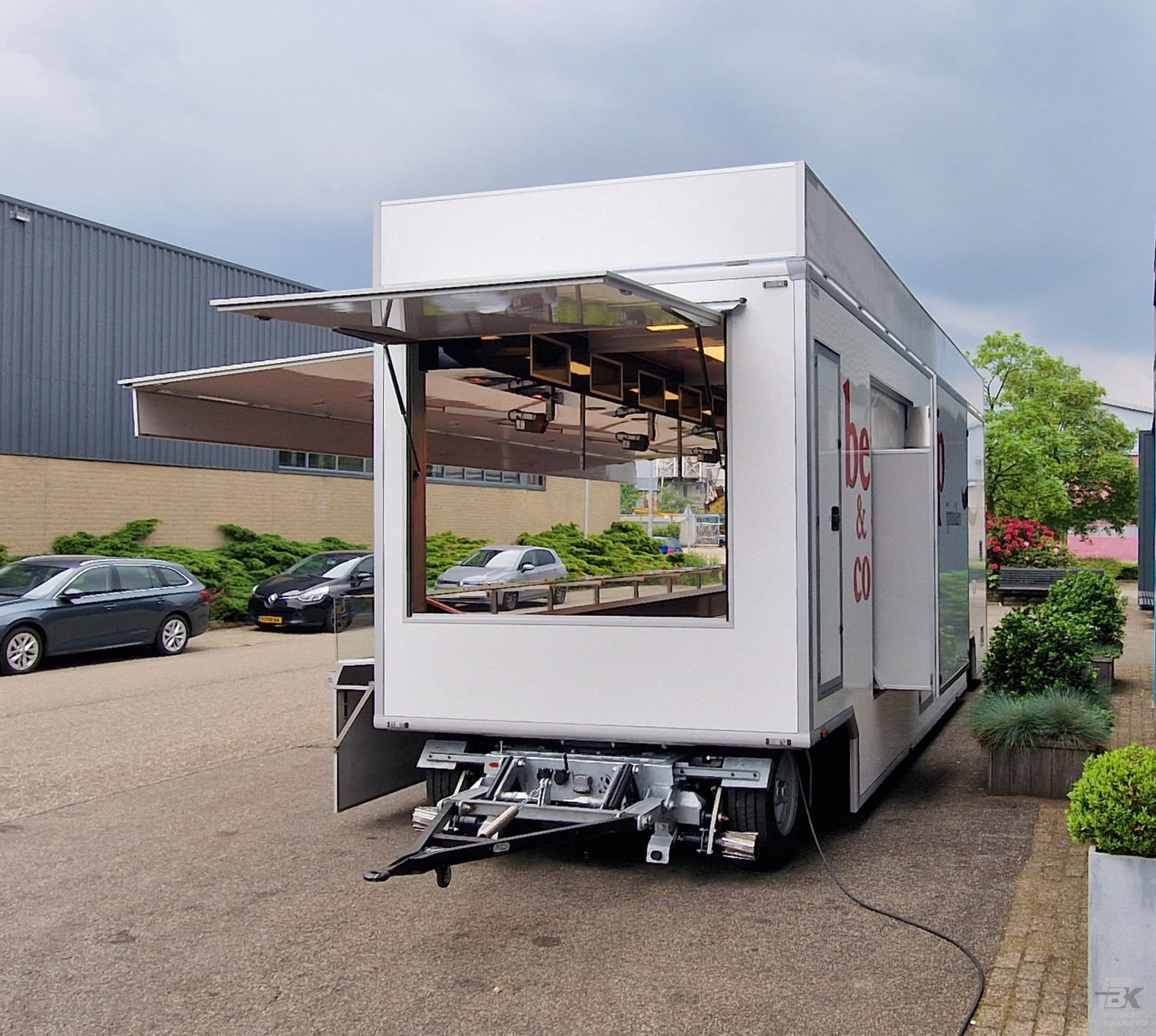 Vooraanzicht van een aanhangwagen voor vis
