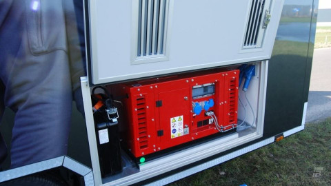 Detail van apparatuur in een verkoopwagen voor vis