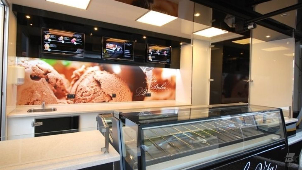 Binnenkant van een aanhangwagen voor Italiaans ijs