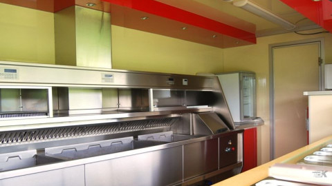 Binnenkant van een aanhangwagen voor snacks