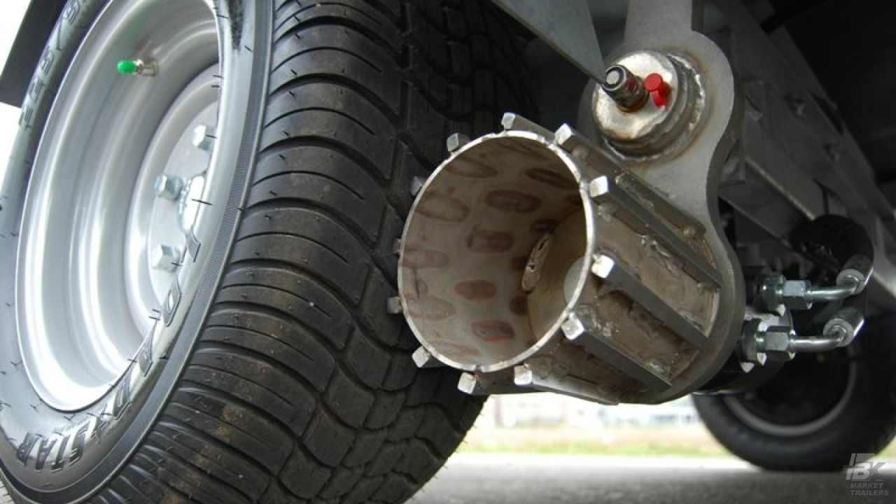 Detail aan de buitenkant van een aanhangwagen voor patat en snacks