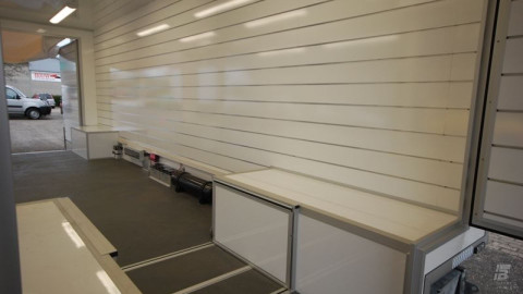Binnenkant van een aanhangwagen voor haarmode