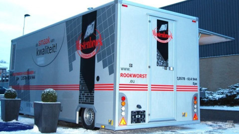 Achteraanzicht van een aanhangwagen voor vlees