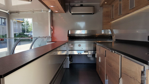 Binnenkant van een verkoopwagen voor vis