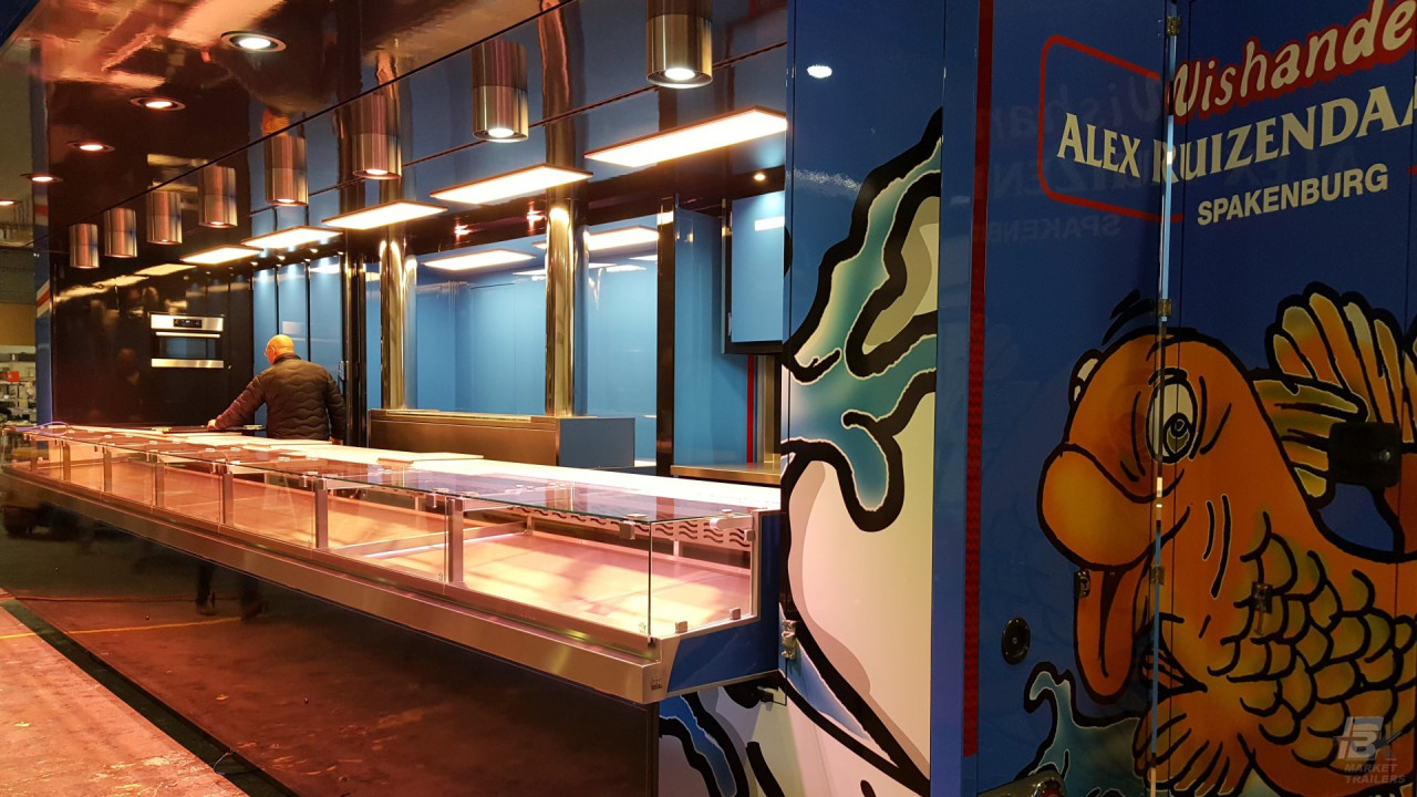 Binnenkant van een verkoopwagen voor vis