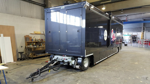 Vooraanzicht van een aanhangwagen voor vis