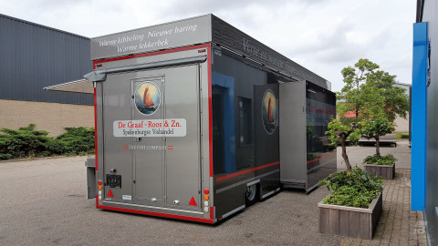 Achteraanzicht van een aanhangwagen voor vis