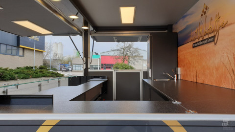 Binnenkant van een aanhangwagen voor wafels