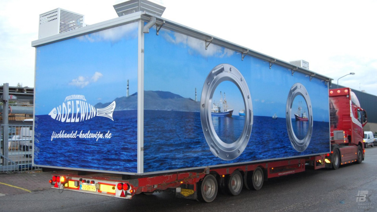 Complete combinatie van een opleggertrekker met kiosk oplegger voor vis