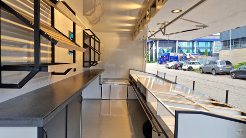 Binnenkant van een aanhangwagen voor diverse branches