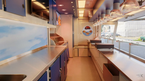 Binnenkant van een uitschuifbare aanhangwagen voor vis