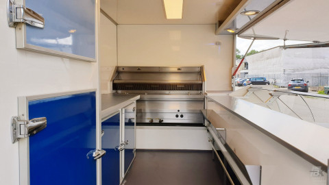 Binnenkant van een aanhangwagen voor diverse branches