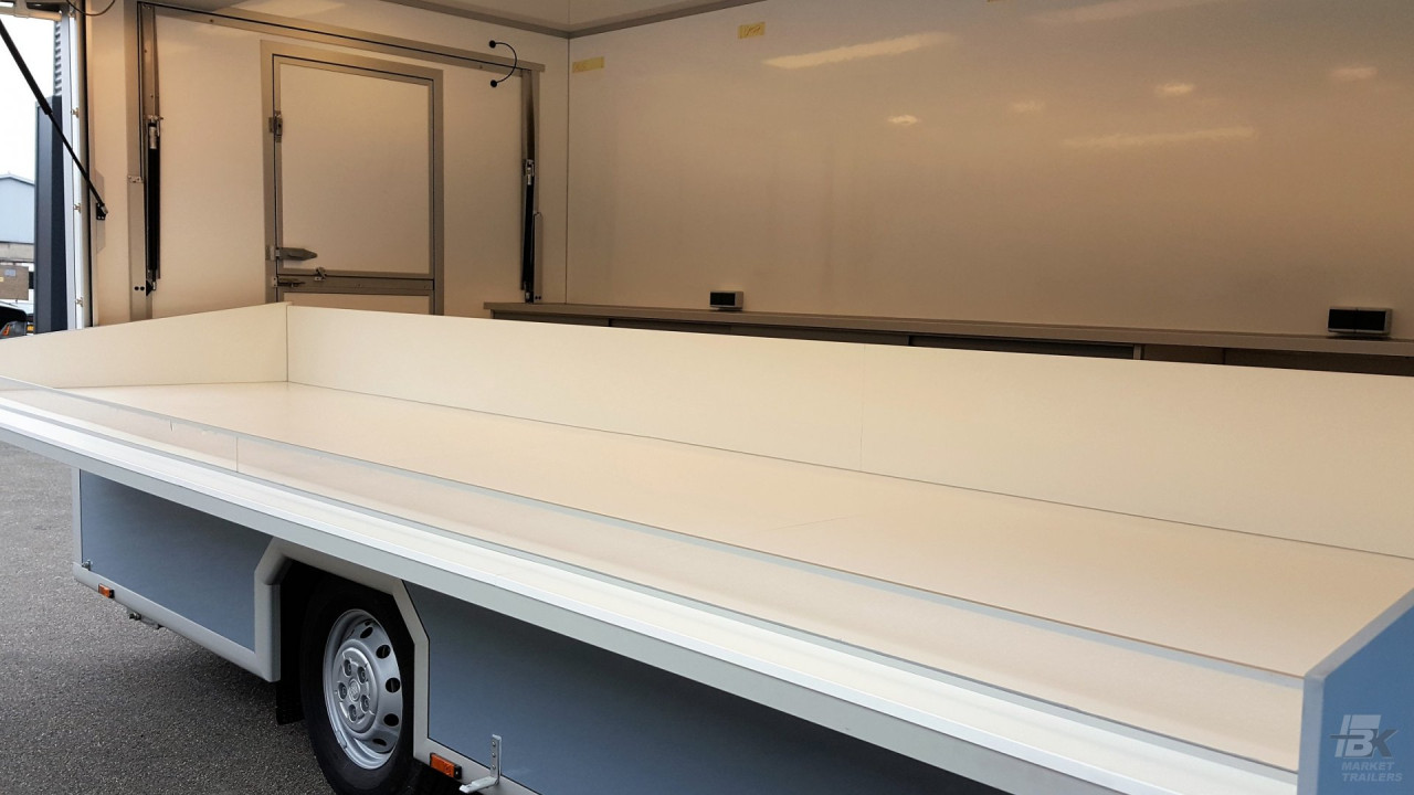 Binnenkant van een verkoopwagen voor stofzuigerzakken