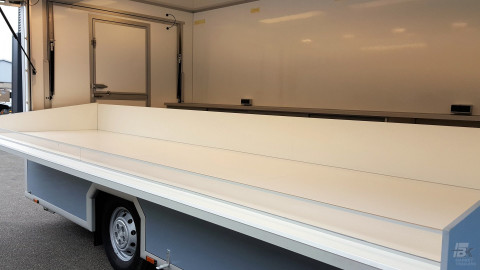 Binnenkant van een verkoopwagen voor stofzuigerzakken