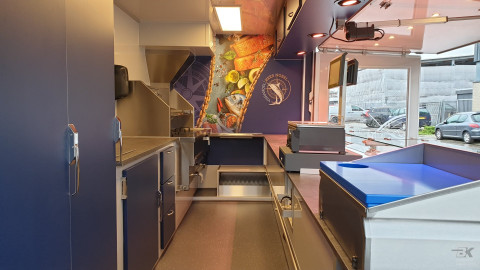 Binnenkant van een verkoopwagen voor vis