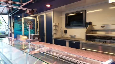 Binnenkant van een verkoopwagen voor vis